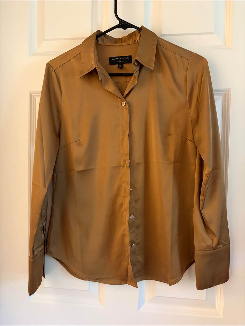 NWOT Banana Republic Women’s Camel Brown Satin Button-Up Dress Shirt